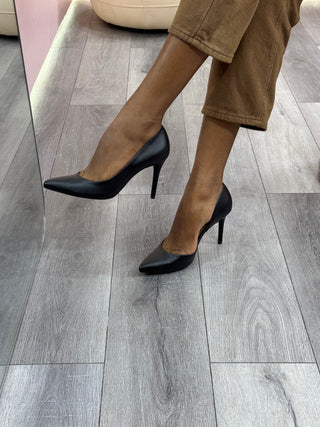 Kris Black Pumps