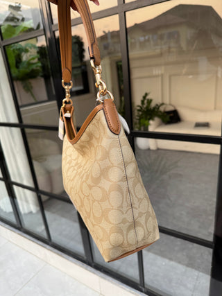 Lala Logo Design Bucket bag