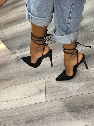 Robbin Black Pointed Tie up Heels
