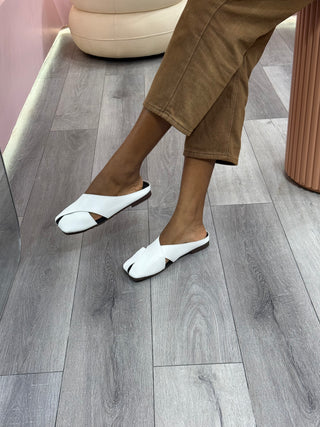 Joycity White Flat Mules