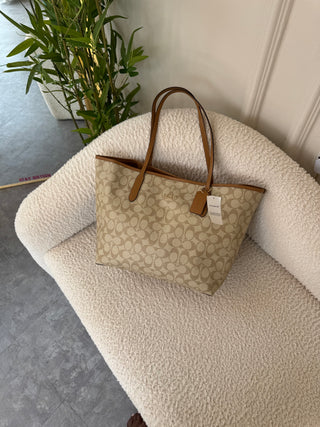 Elara Logo Design Maxi Bucket bag