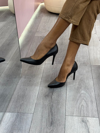 Kris Black Pumps