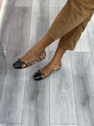 Lama Suede Flats - Animal Design