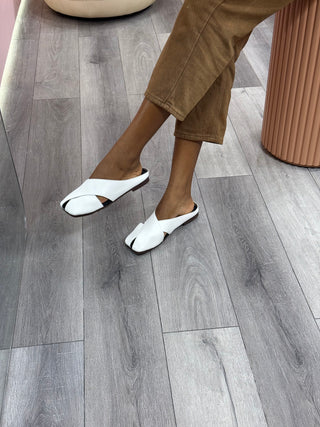 Joycity White Flat Mules