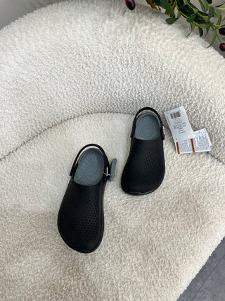 Kemi Black Clogs